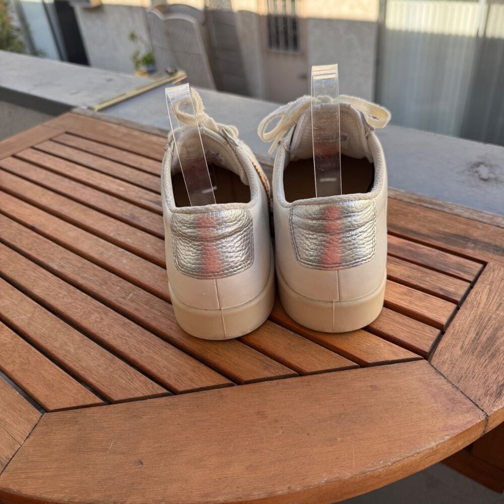 Ecco Womens White Sneakers With Rose Gold Accents - Picture 5 of 7